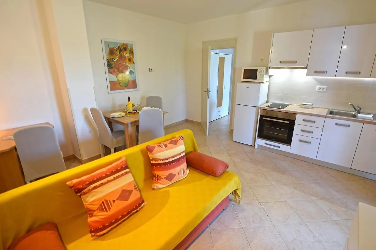 Apartments Bor Medolino