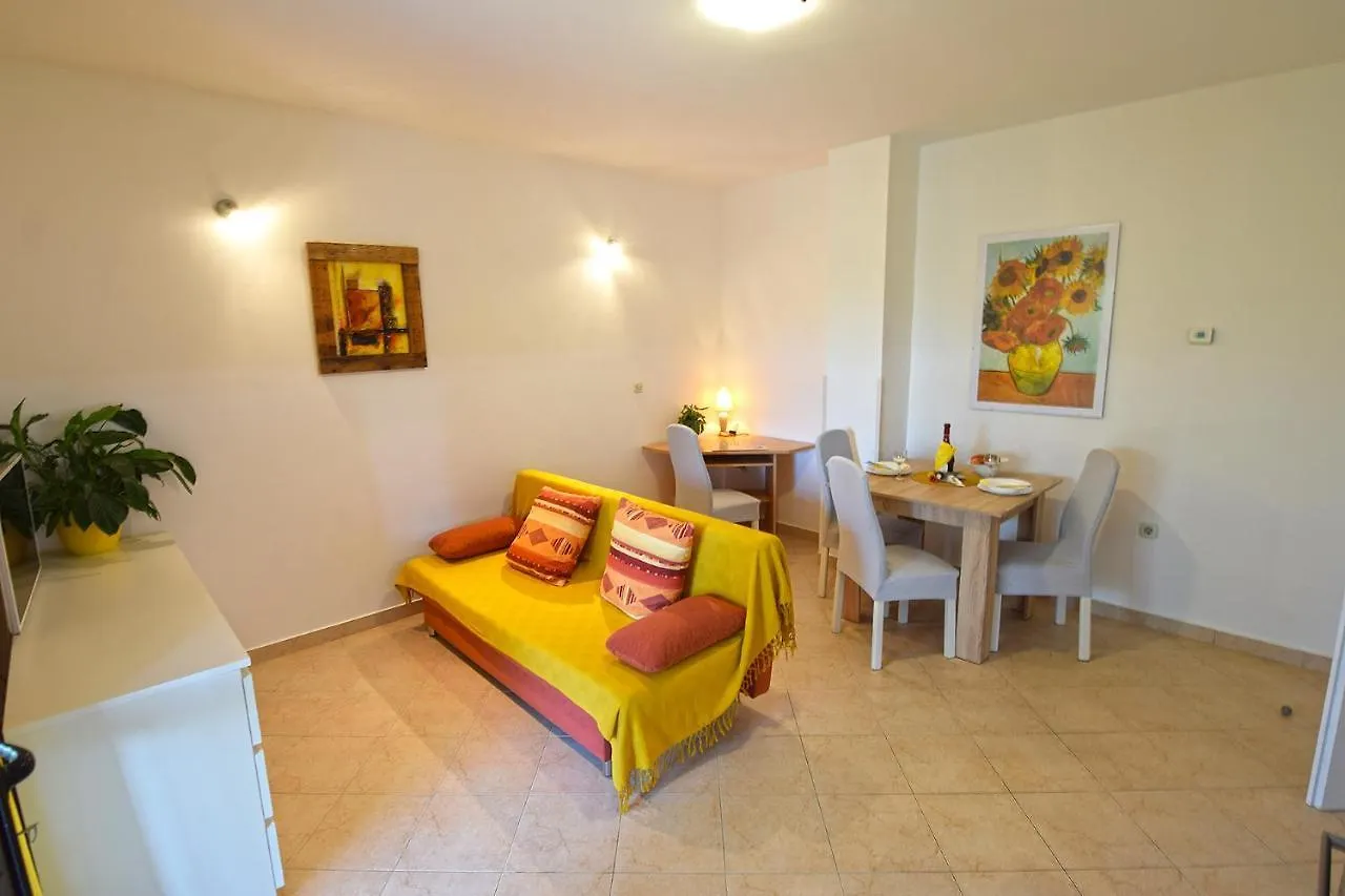Apartments Bor Medolino