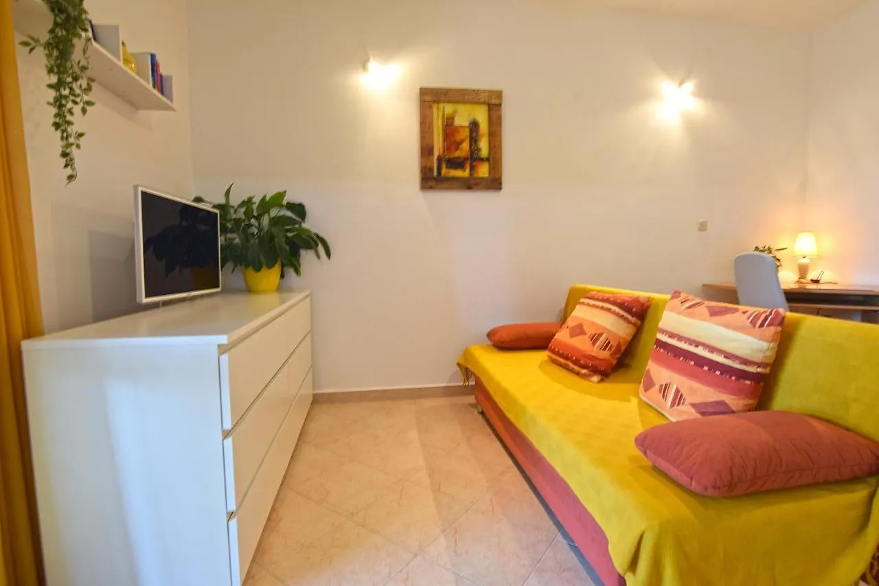 Apartments Bor Medolino 0*,