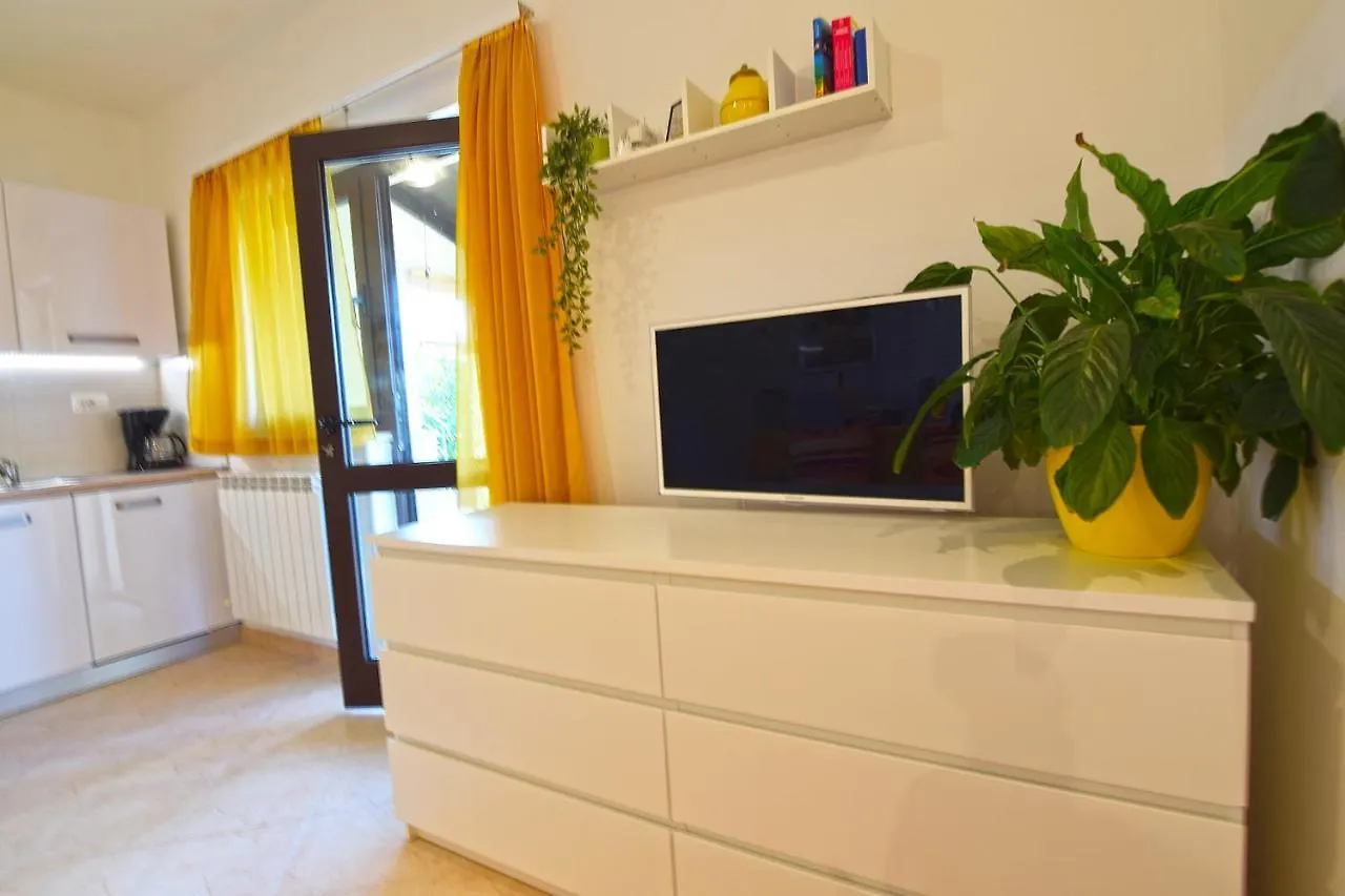 Apartments Bor Medolino 0*,