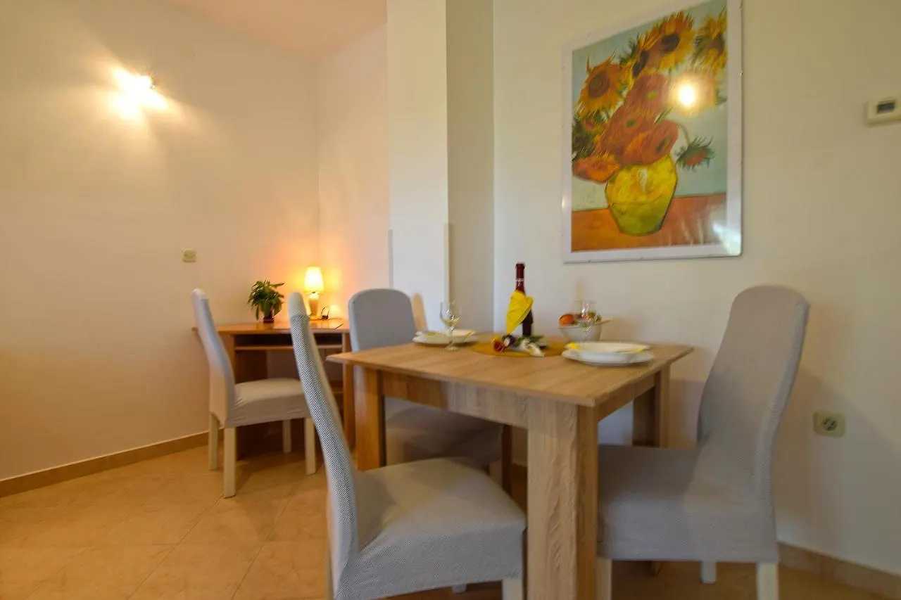 Apartments Bor Medolino