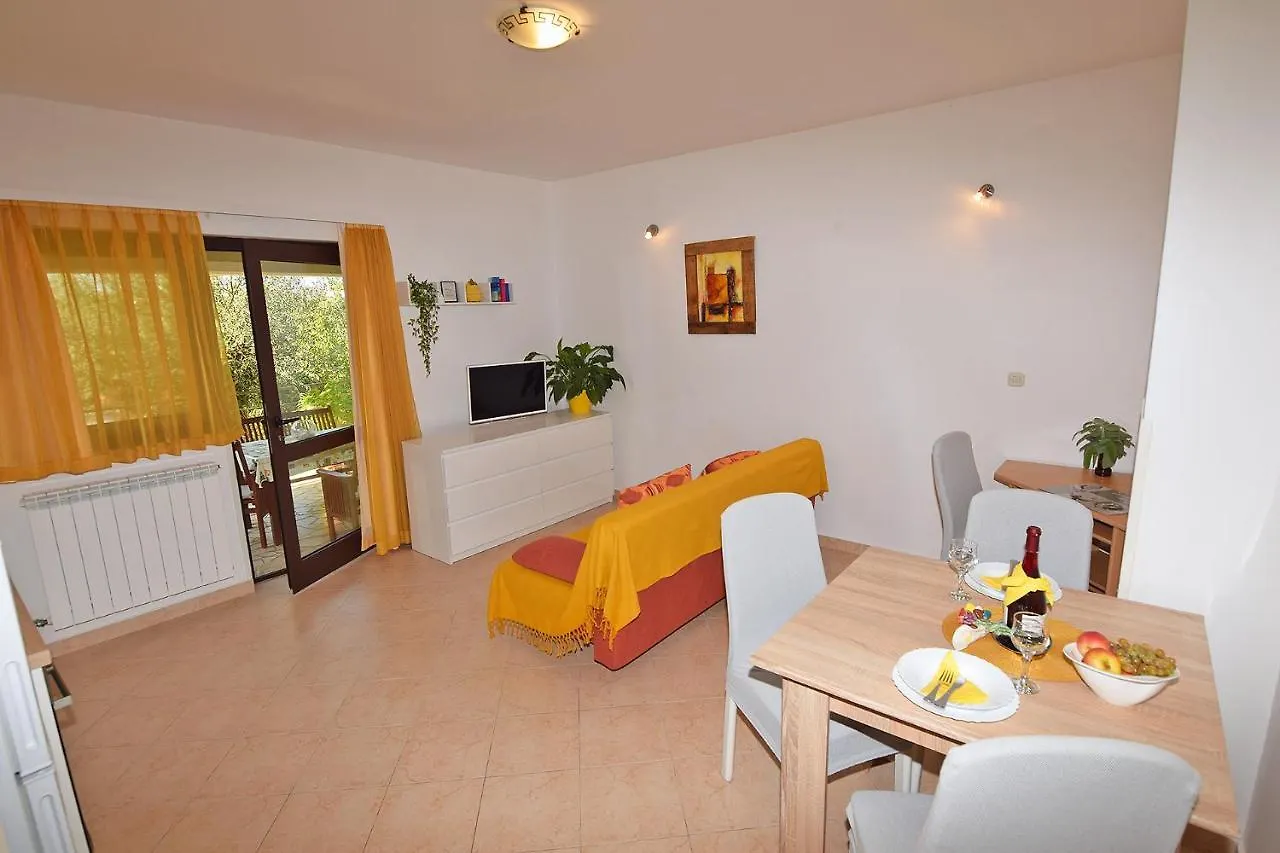 Apartments Bor Medolino