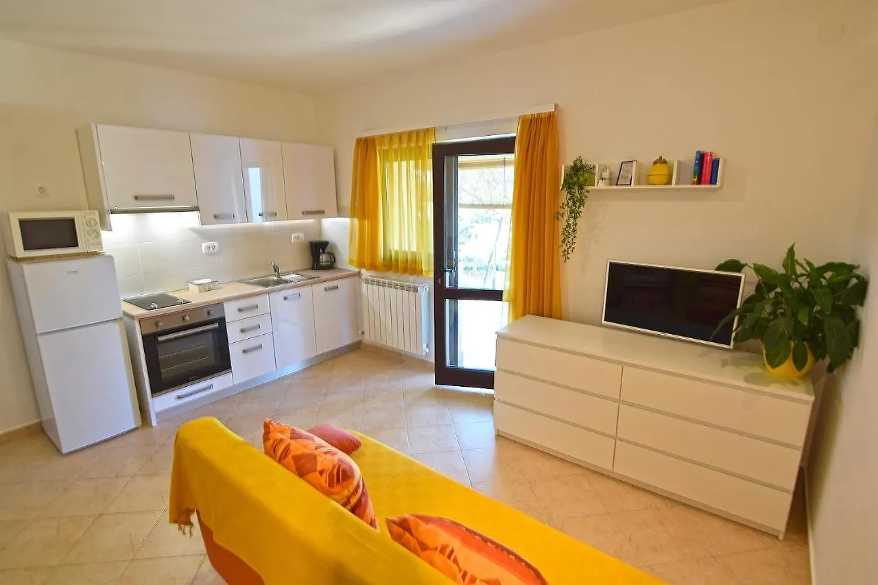 Apartments Bor Medolino